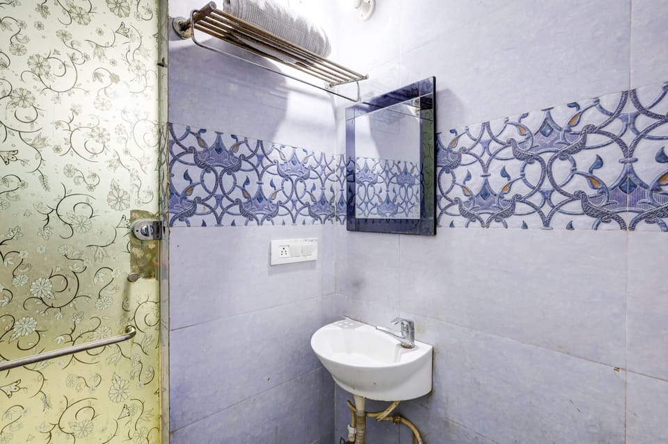 Double Room | Bathroom | Shower, free toiletries, towels, soap