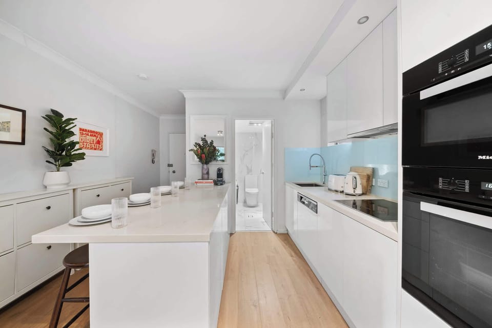 New kitchen with built in fridge, dishwasher, Miele appliances and SMEG toaster and kettle perfect chefs kitchen or to enjoy takeaway from the local restaurants 