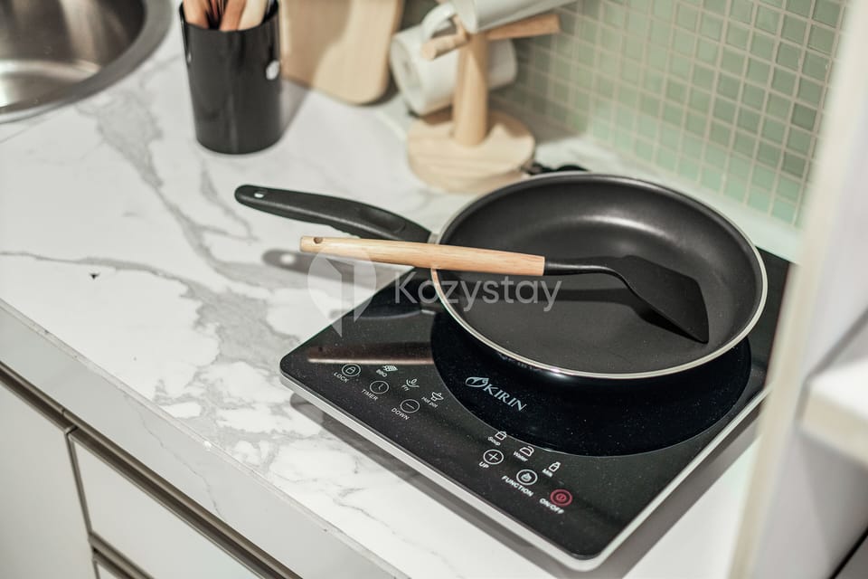 Apartment, 1 Bedroom, City View | Private kitchen | Mini-fridge, microwave, stovetop, cookware/dishes/utensils