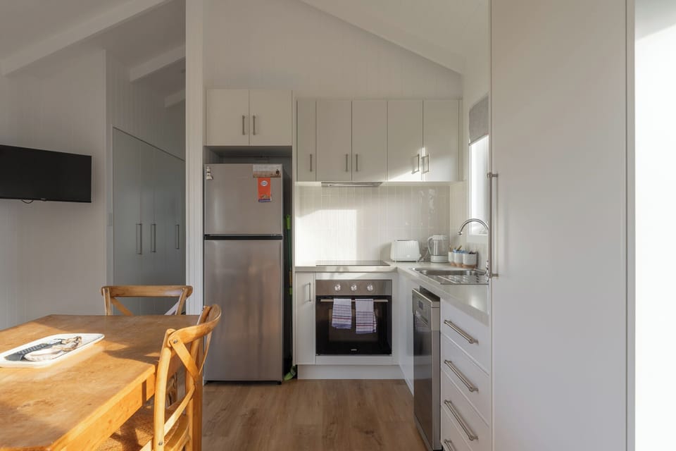 Light-Filled Modern Kitchenette