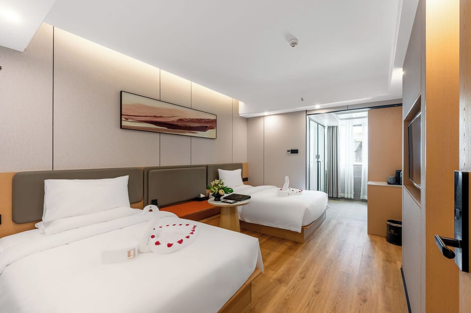 Deluxe Twin Room | Laptop workspace, free WiFi