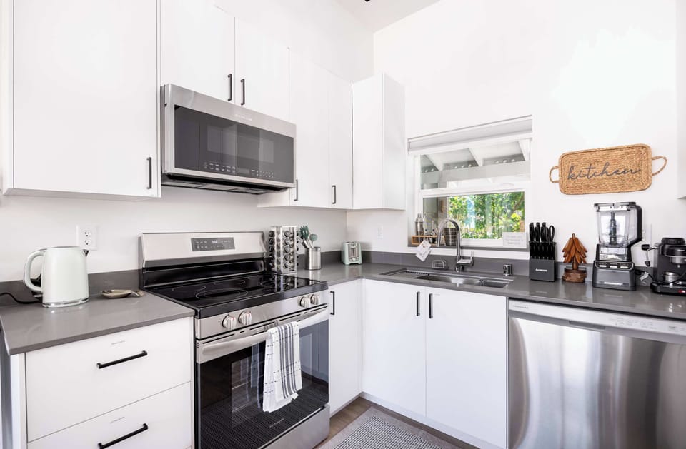 This bright and airy kitchen offers scenic views while you cook. Thoughtfully stocked with all essentials, including a blender, and high-quality cookware, making meal prep a breeze.