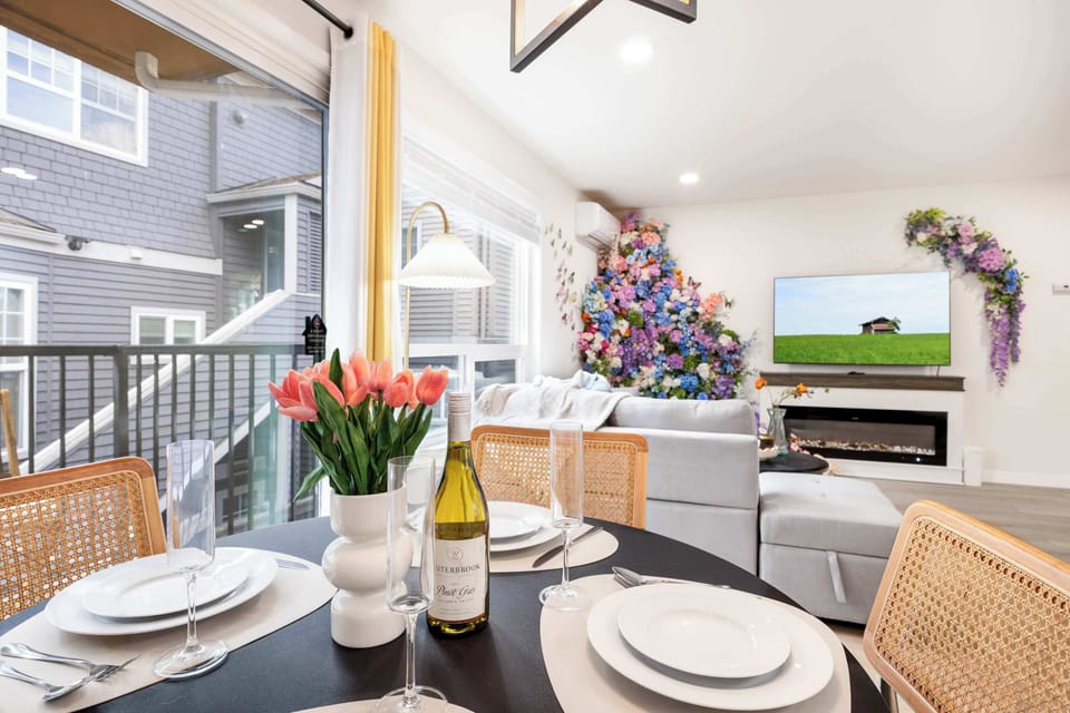 Enjoy vibrant dining on this  table with your families and friends!