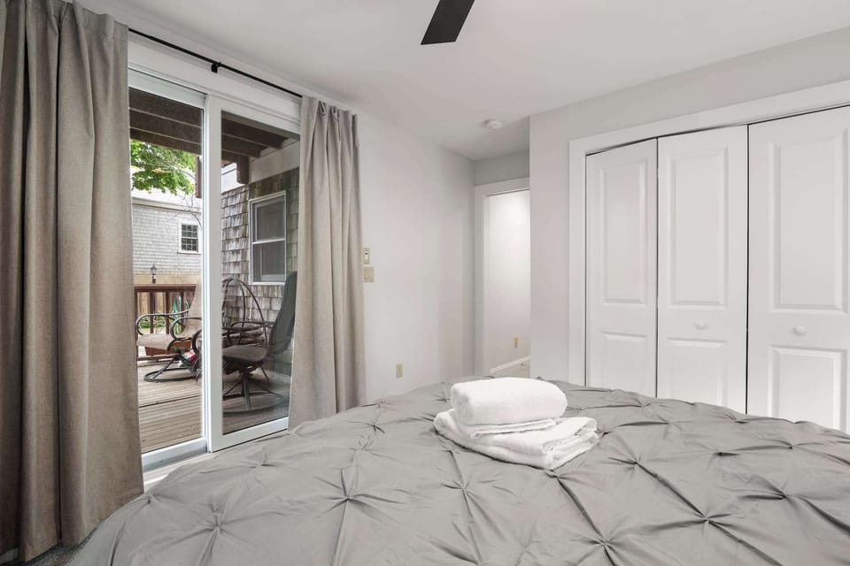 Full Bedroom w/ en suite Bathroom