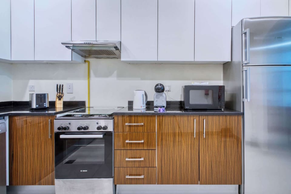 This fully equipped kitchen in Dubai Marina lets you cook anything with ease. Close to JBR Beach and Palm Jumeirah, it offers a stylish and convenient space for all your meals.