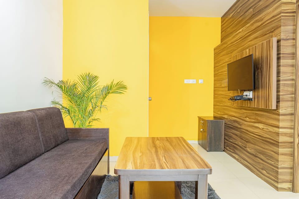 Studio, City View | Living area