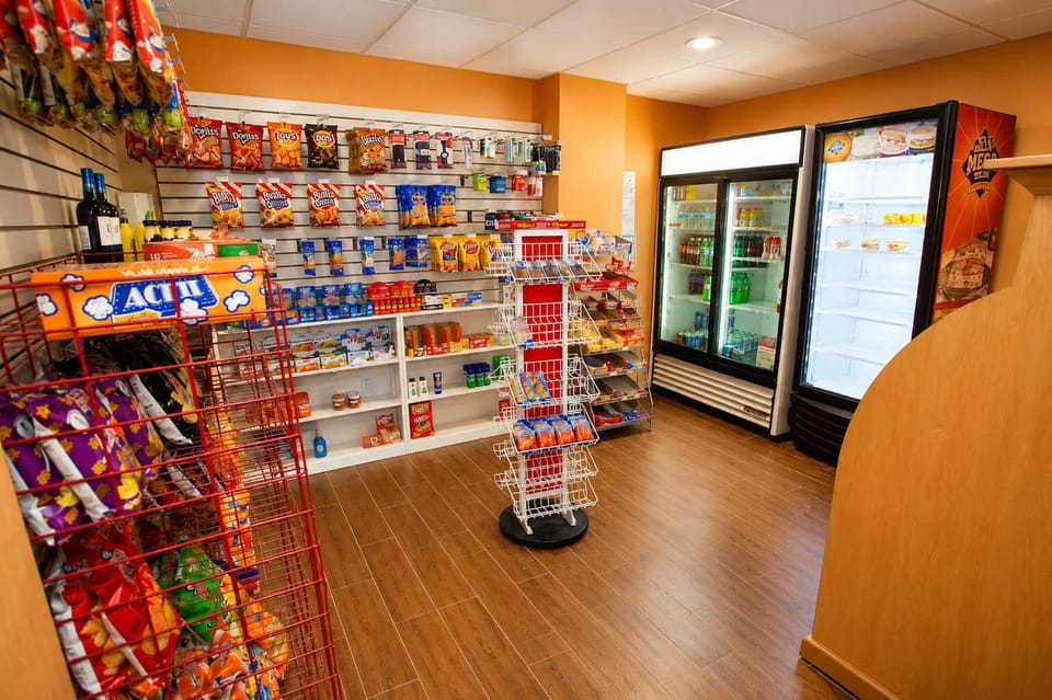 Looking for snacks? Quick meals? Freshly brewed coffee? Or perhaps... wine ;) Then swing by the guest store on the 2nd floor! Don't even need to leave the building for a some cold beers!