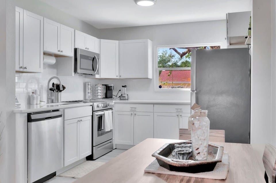 Let the sunshine in — and the flavor flow! This kitchen is made for foodies and feel-good mornings