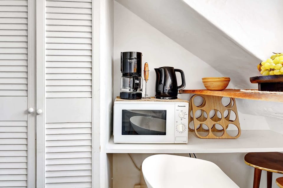 The kitchen is fully equipped to prepare a simple meal 