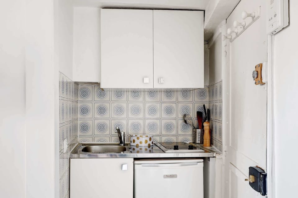 The kitchen is fully equipped to prepare a simple meal 