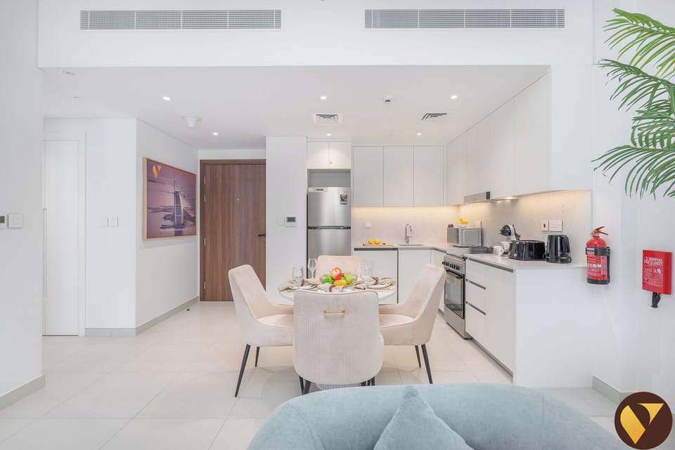Luxury Apartment, Balcony, Pool View | In-room dining