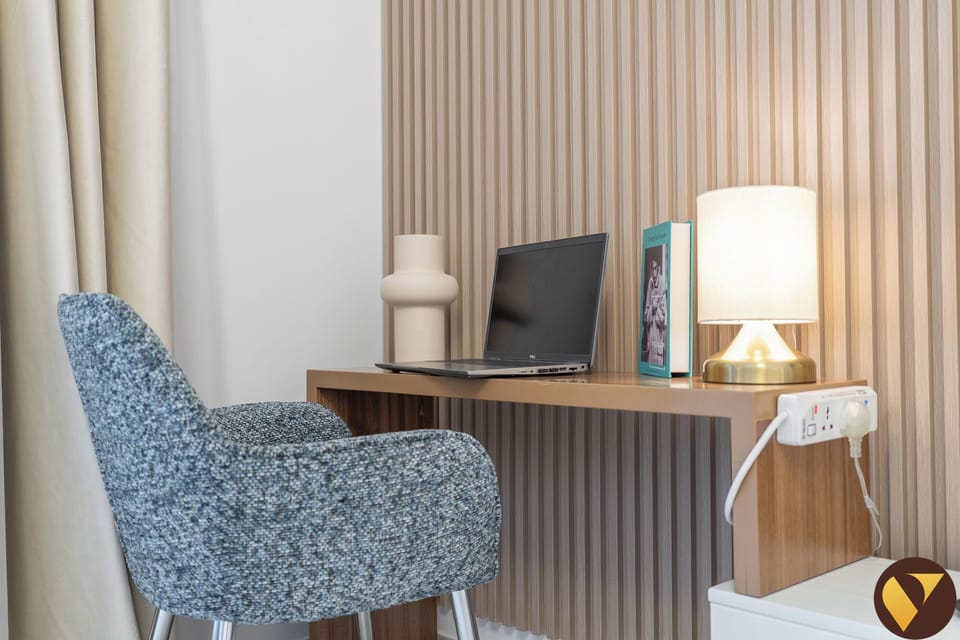 Luxury Apartment, Balcony, Pool View | Free WiFi, bed sheets