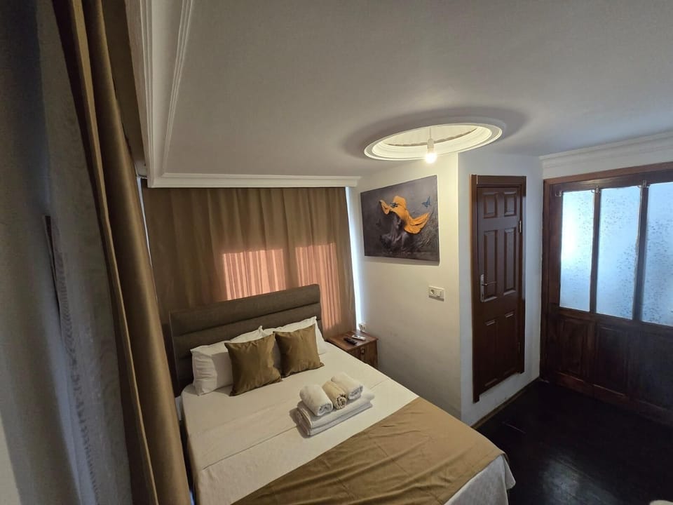 Suite 105 | Blackout drapes, soundproofing, free WiFi