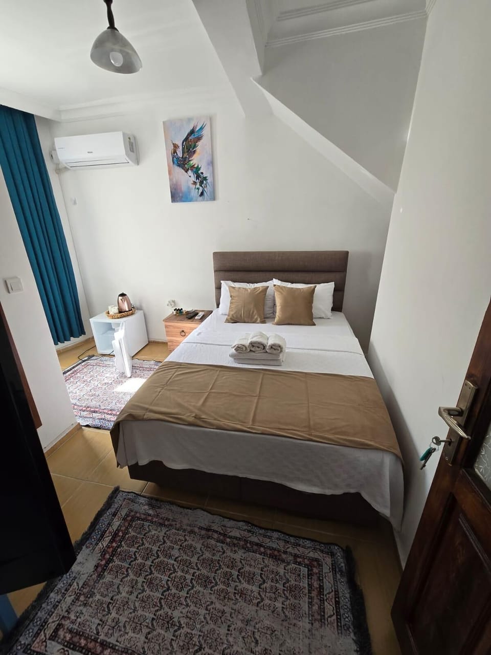 Suite 107 | Blackout drapes, soundproofing, free WiFi