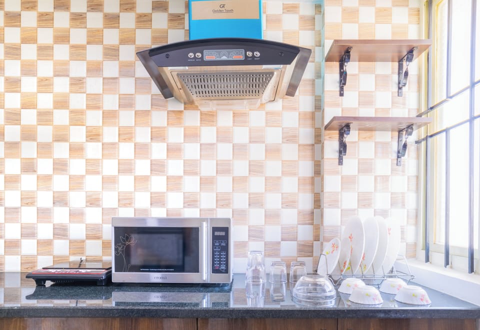 Studio, City View | Private kitchenette | Fridge, microwave, oven, cookware/dishes/utensils