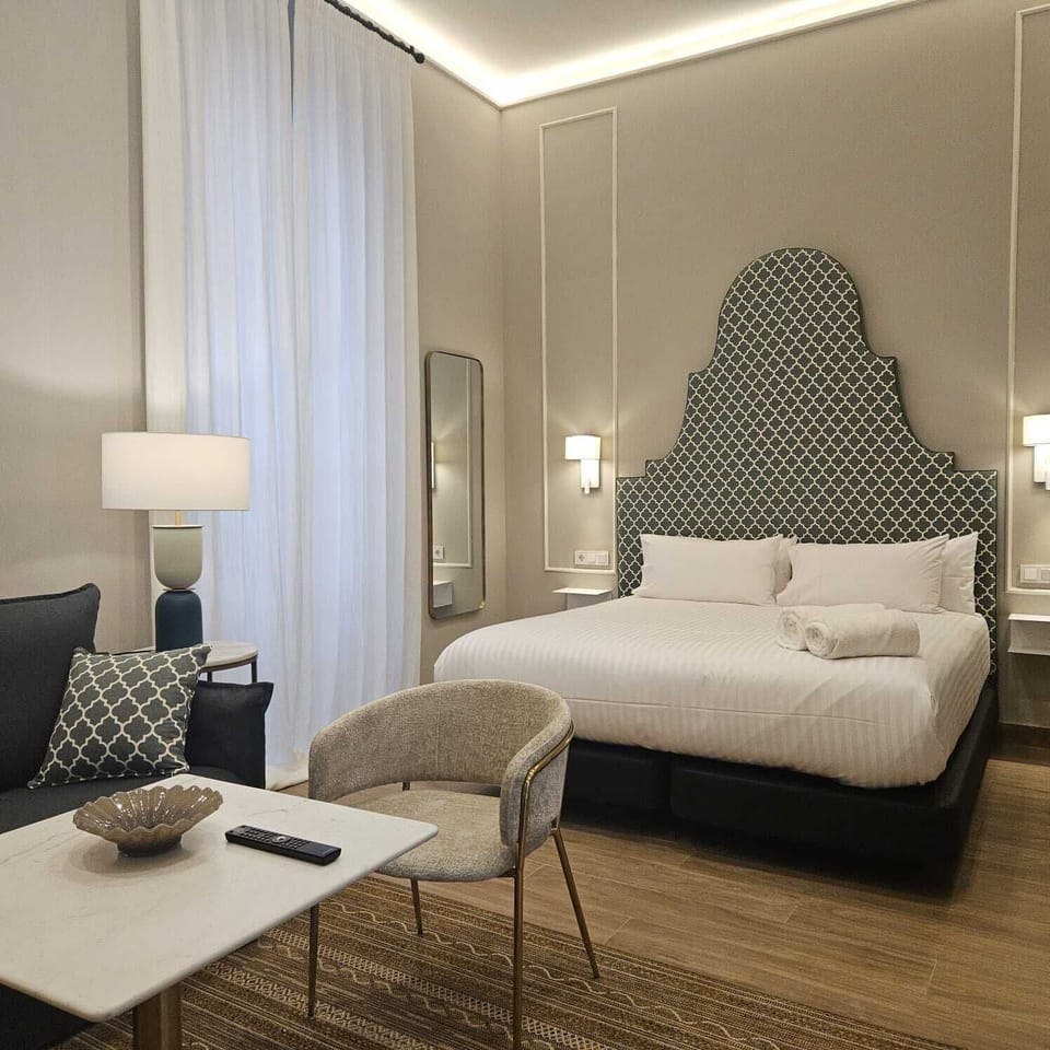 Deluxe Studio | Blackout drapes, iron/ironing board, free WiFi