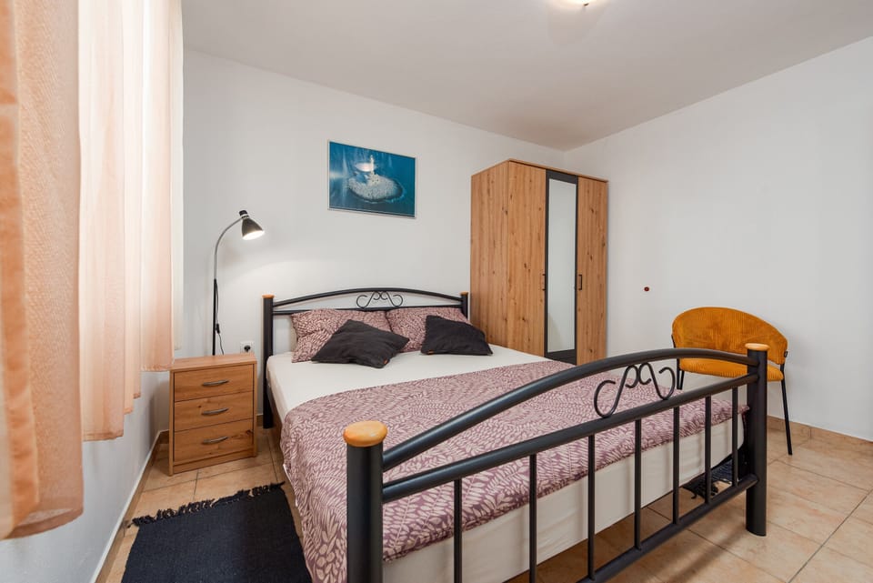 Basic Apartment, Garden View | 2 bedrooms, iron/ironing board, free WiFi