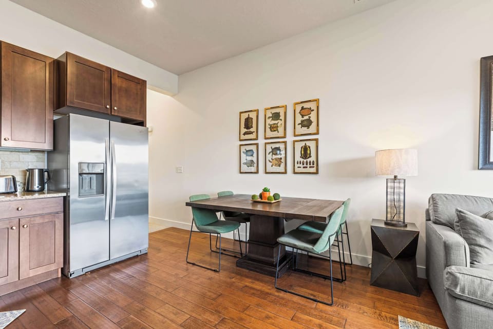 Cute dining area 