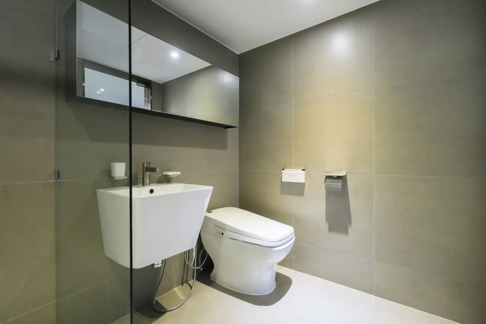 Standard Double Room | Bathroom | Shower, free toiletries, hair dryer, bidet