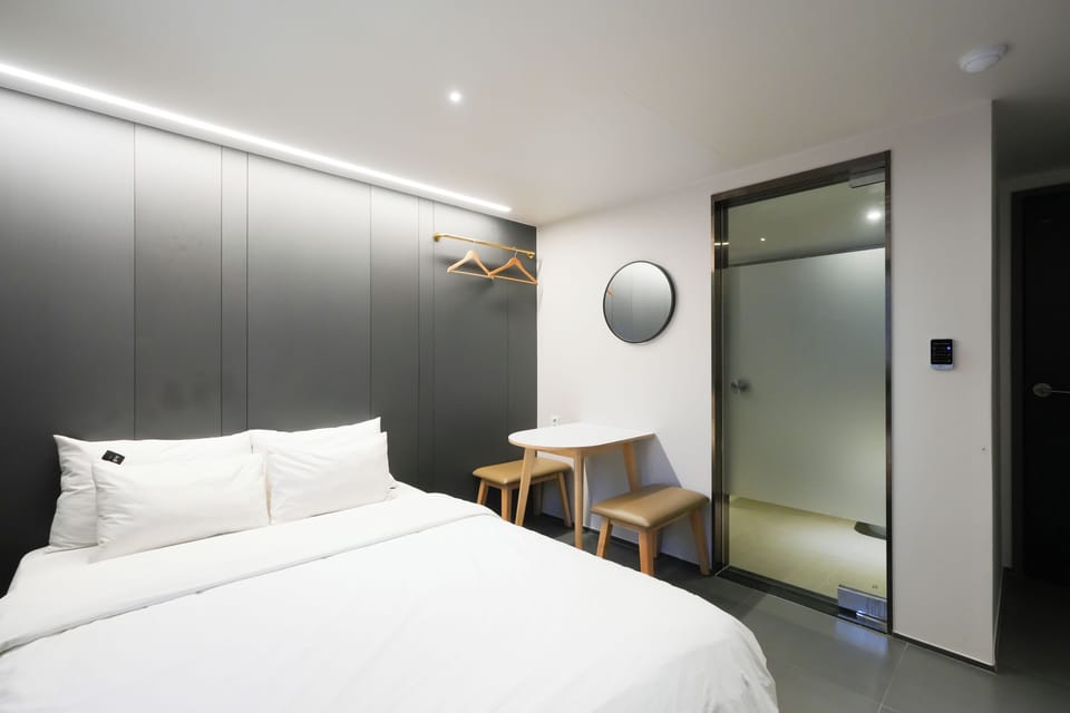 Standard Double Room | Premium bedding, minibar, free WiFi, bed sheets