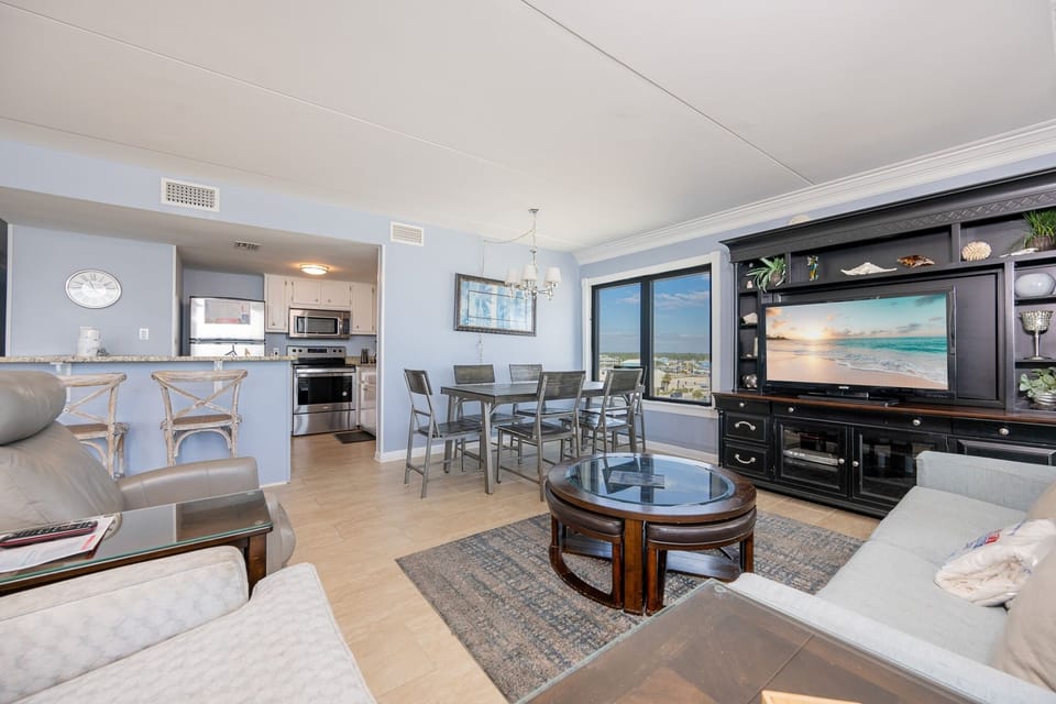 Condo, 3 Bedrooms | Living area