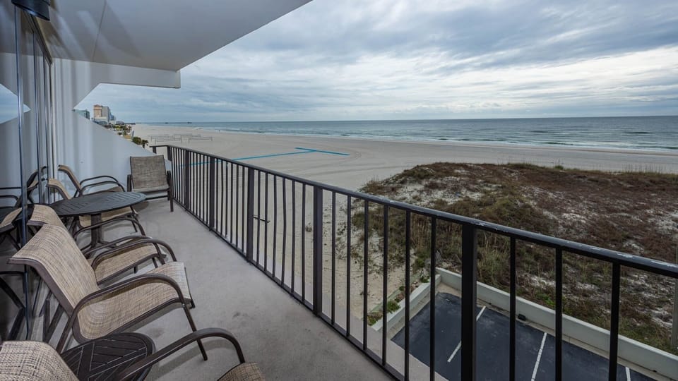 Condo, 3 Bedrooms | Property grounds