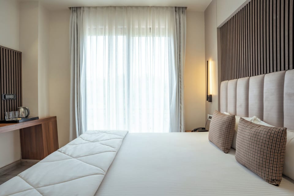 Classic Room | Desk, laptop workspace, free WiFi