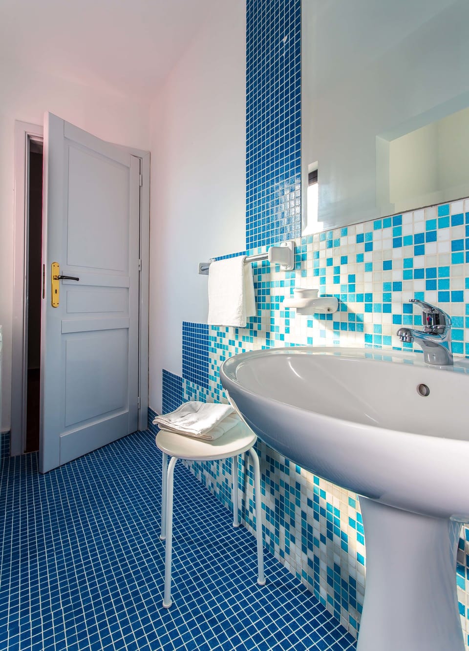 Triple Room | Bathroom sink