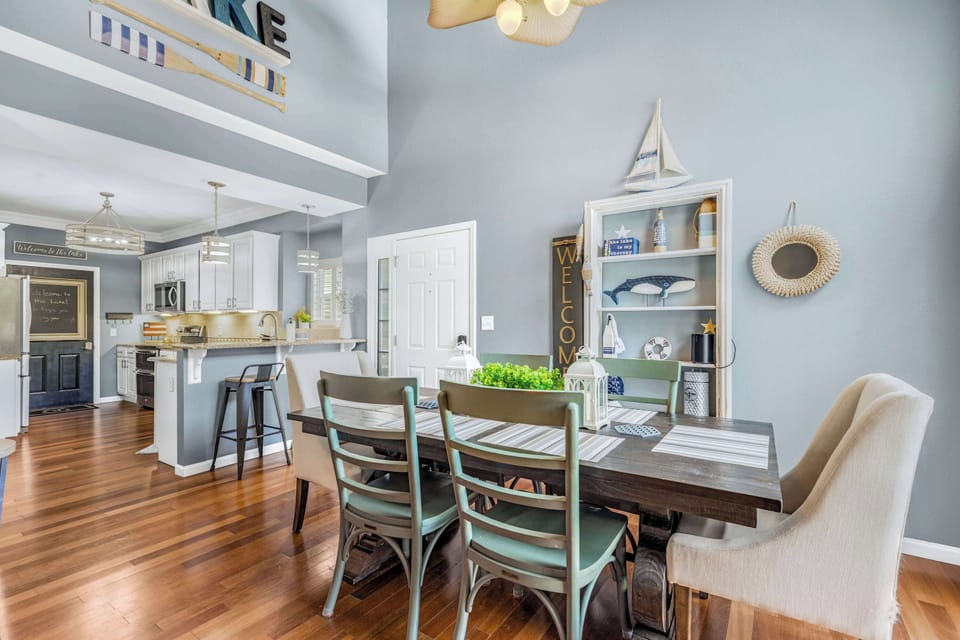 Comfortable dining table for 6, plus counter seating for 2