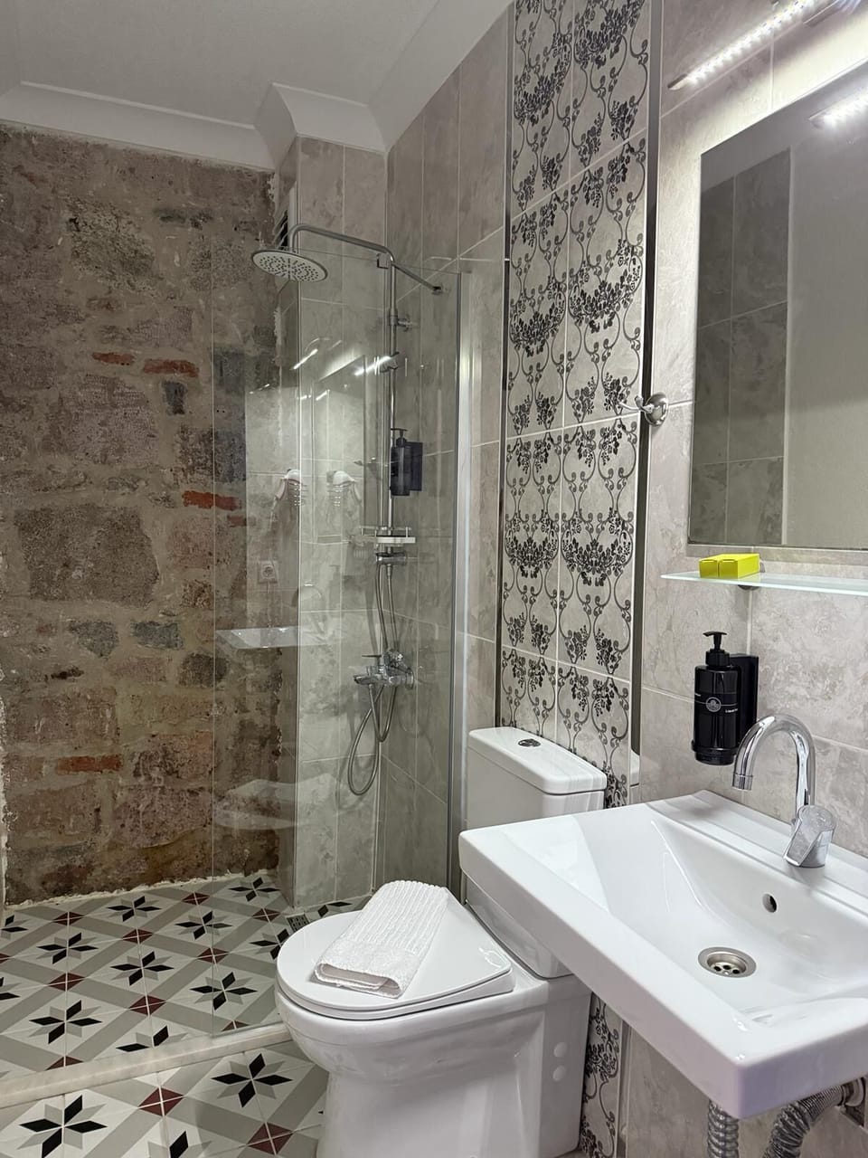 Double Room | Bathroom | Shower, hair dryer, towels, soap