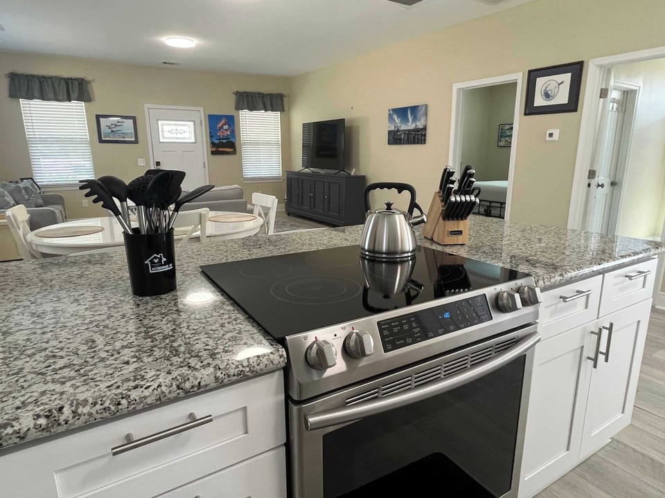 Kitchen stove/oven and plenty of counter top space for cooking!