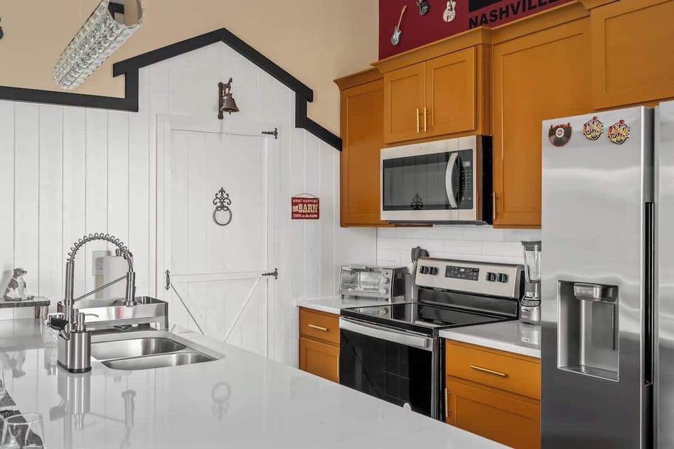 Cook in style in this vibrant, fully equipped kitchen with farmhouse flair! Features stainless steel appliances, bold cabinetry, and Nashville-inspired decor—perfect for whipping up meals or enjoying your morning coffee.
