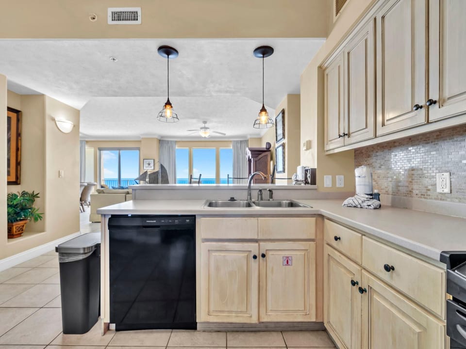 Condo, Multiple Beds (Gulf Crest 2105B) | Private kitchen | Oven, cookware/dishes/utensils