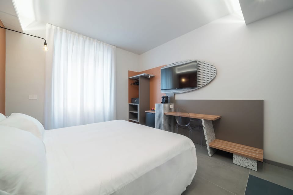 Deluxe Double Room, 1 King Bed | Free minibar, desk, laptop workspace, free WiFi