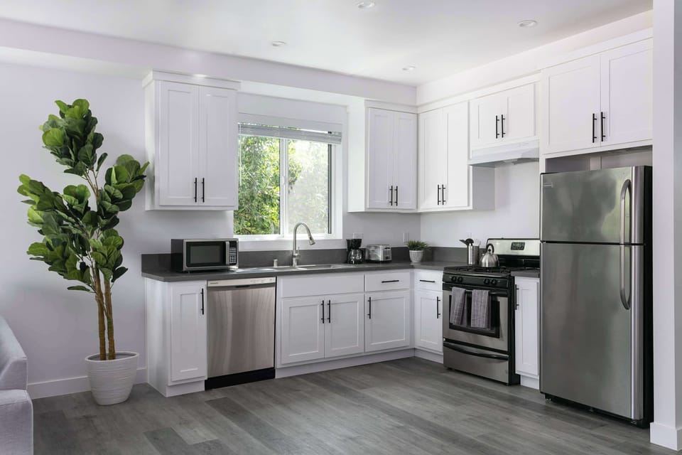 Bright kitchen with modern finishes and full amenities