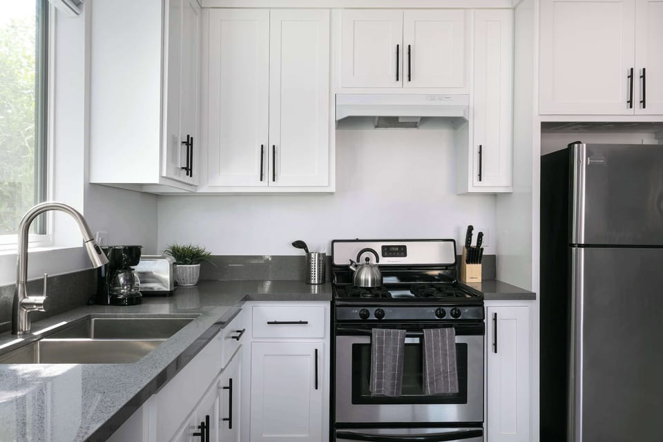 Fully equipped kitchen ideal for home cooking