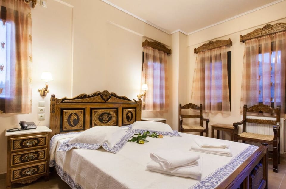 Basic Double Room, Courtyard View | In-room safe, soundproofing, iron/ironing board, free WiFi