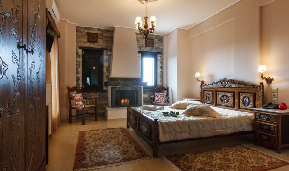 Double Room, Courtyard View | In-room safe, soundproofing, iron/ironing board, free WiFi