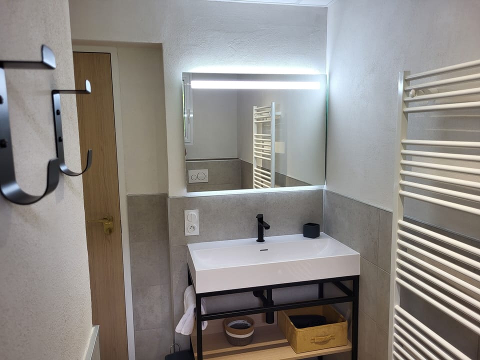 Family Room | WiFi (free), bed sheets