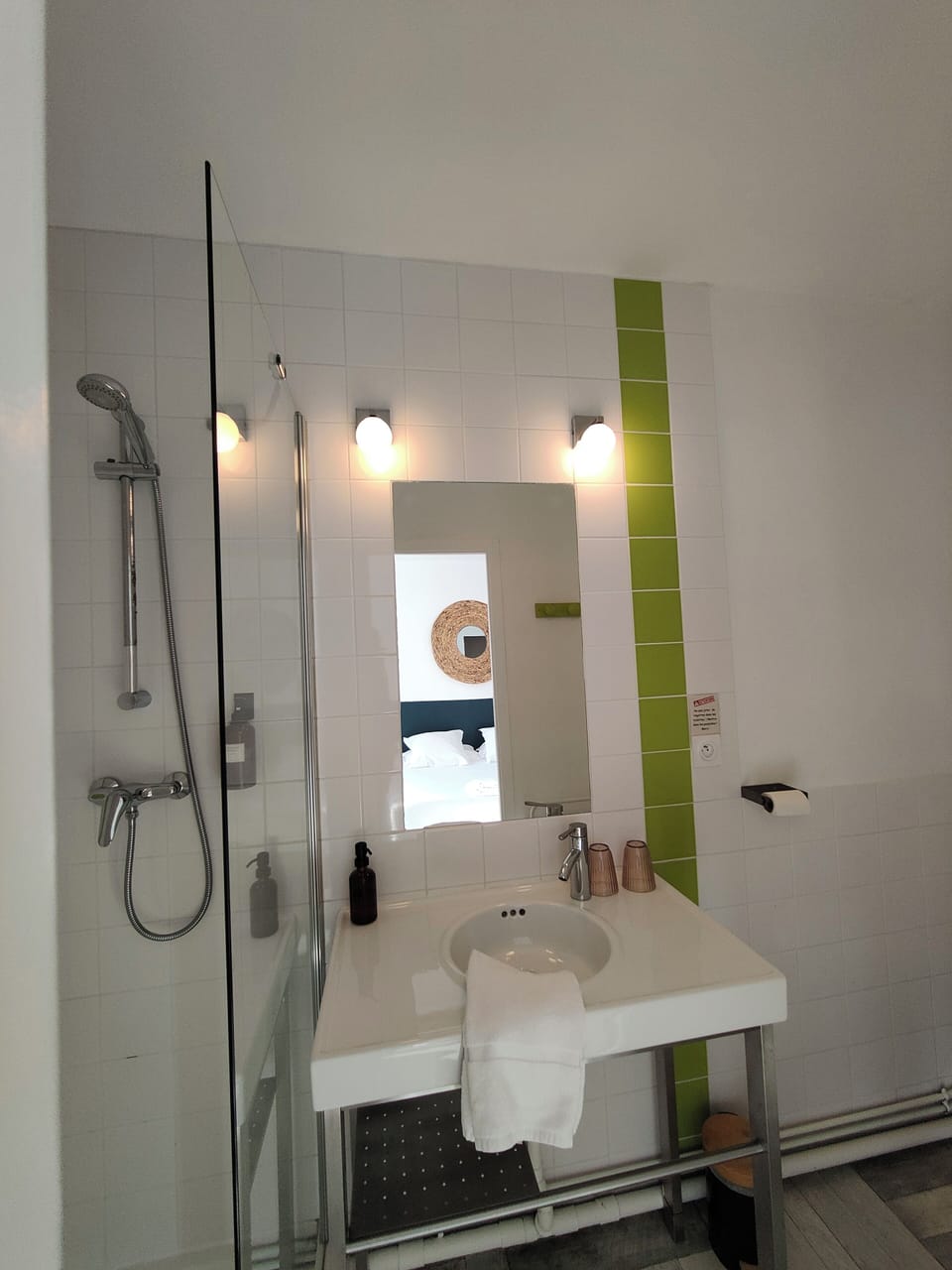 Superior Double Room | Bathroom | Hair dryer, towels, soap, shampoo