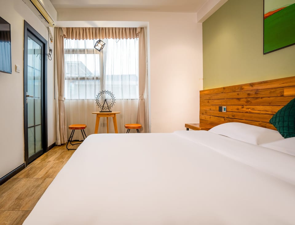 Superior Single Room | Soundproofing, WiFi (free)
