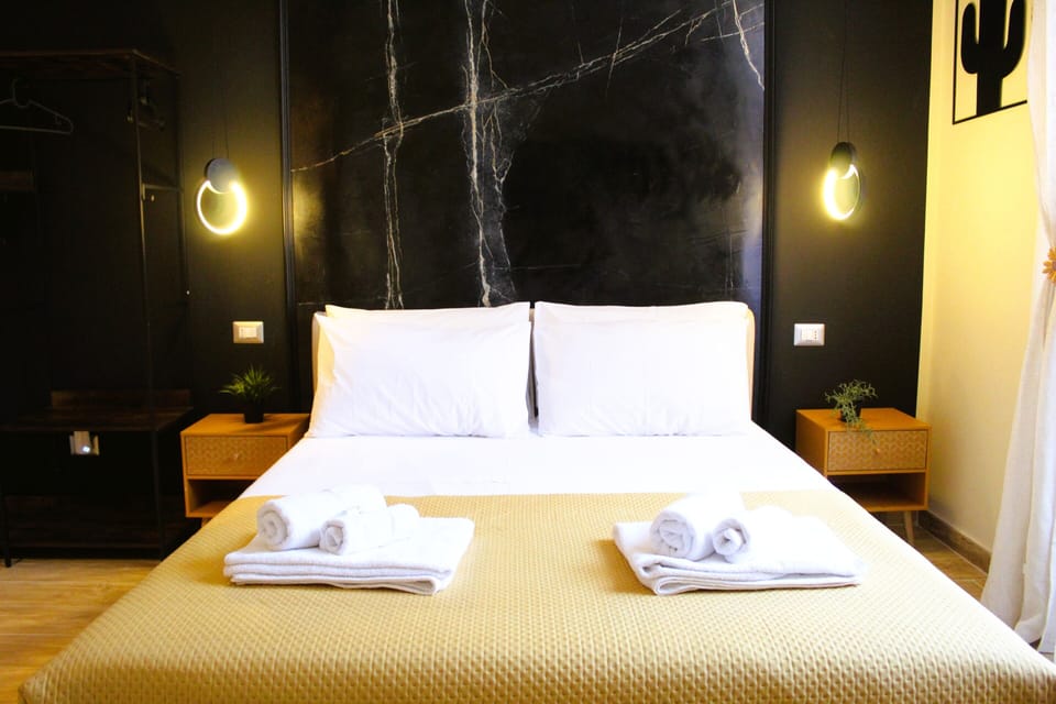 Comfort Room, 1 Queen Bed | Desk, laptop workspace, free WiFi