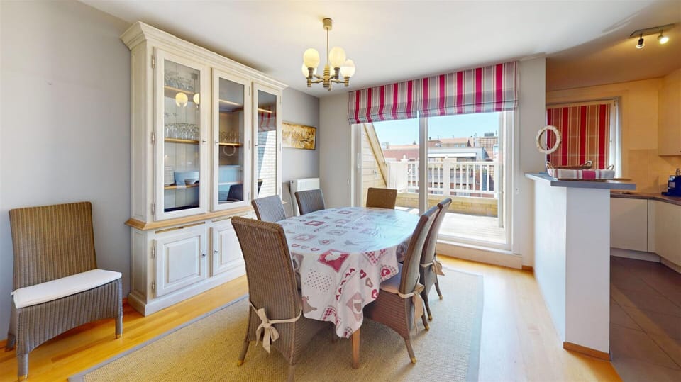 Apartment | Dining