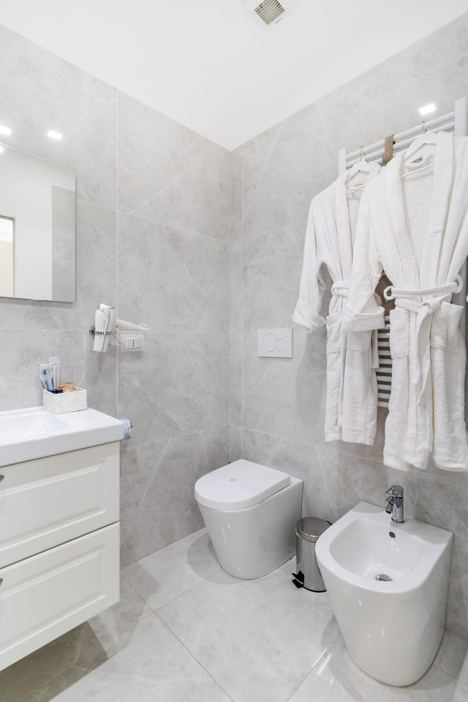 Deluxe Double Room, City View | Bathroom | Shower, free toiletries, hair dryer, bathrobes