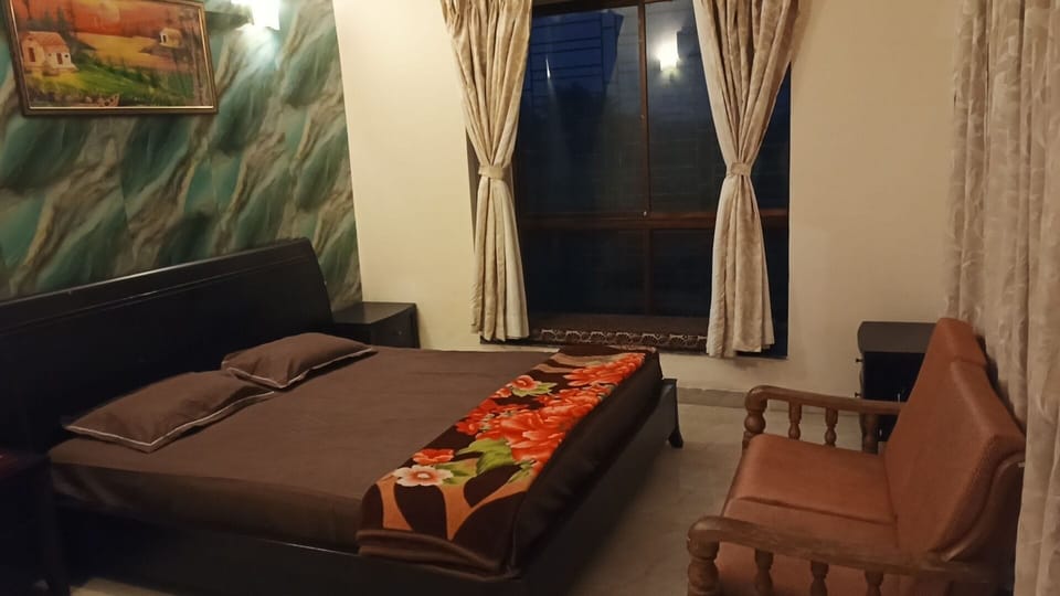 Standard Single Room, Balcony, Pool View | Desk, free WiFi