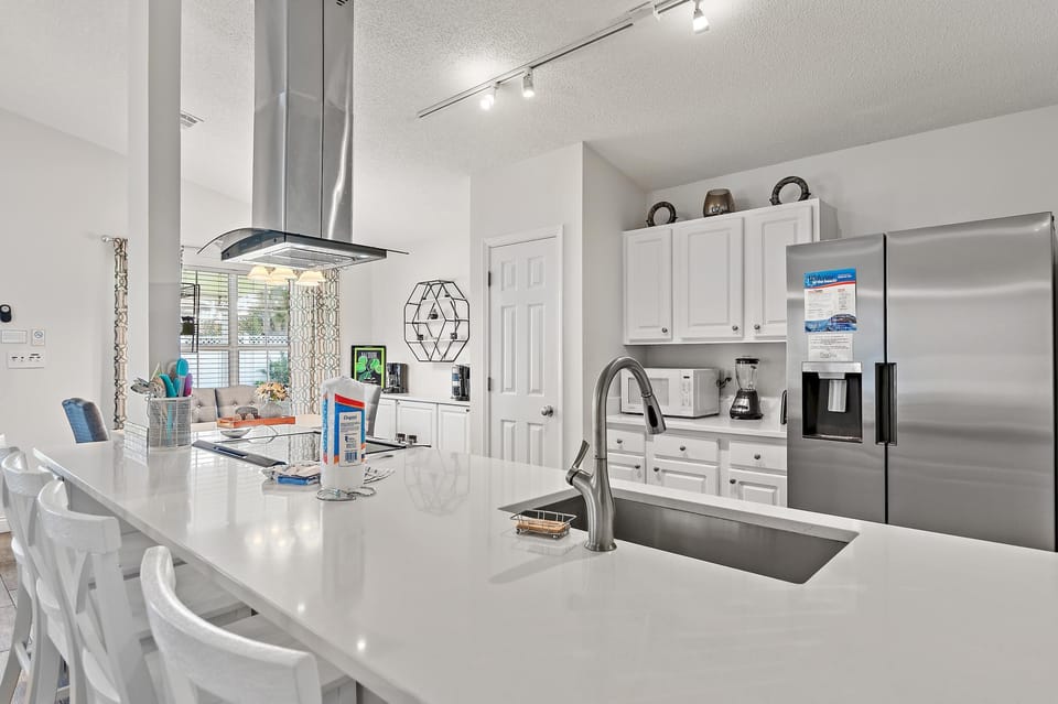 House, Multiple Beds (Happy Horizons) | Private kitchen | Oven, cookware/dishes/utensils