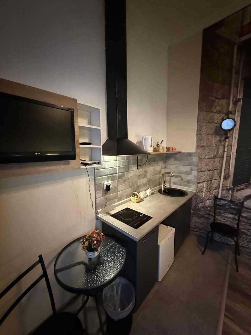 Classic Studio, Courtyard View | Iron/ironing board, free WiFi