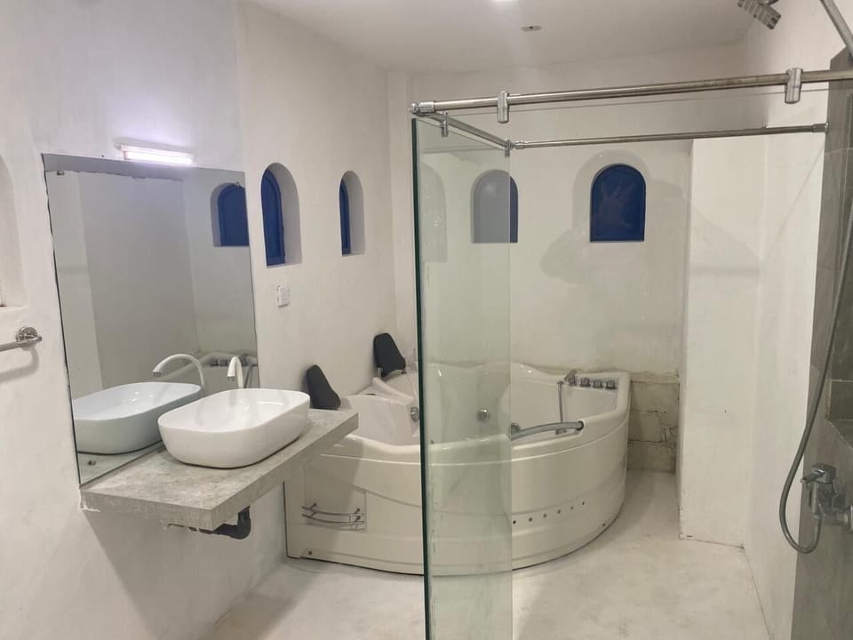 Classic Triple Room, Ocean View | Bathroom | Shower, free toiletries, hair dryer, bidet