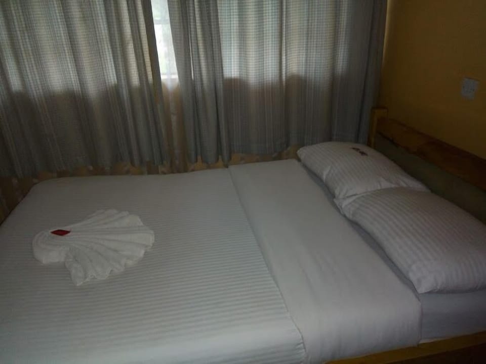 Deluxe Double Room, Garden View | Free WiFi, bed sheets