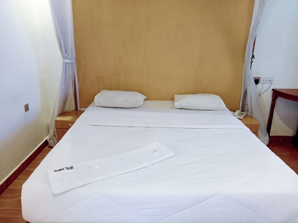 Deluxe Double Room, Garden View | Free WiFi, bed sheets